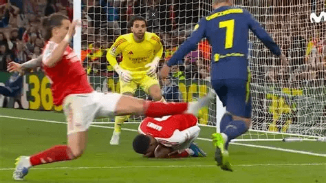 Champions League Penalty Controversy: Antoine Griezmann Brought Down But No Penalty Given, Sparked Outrage