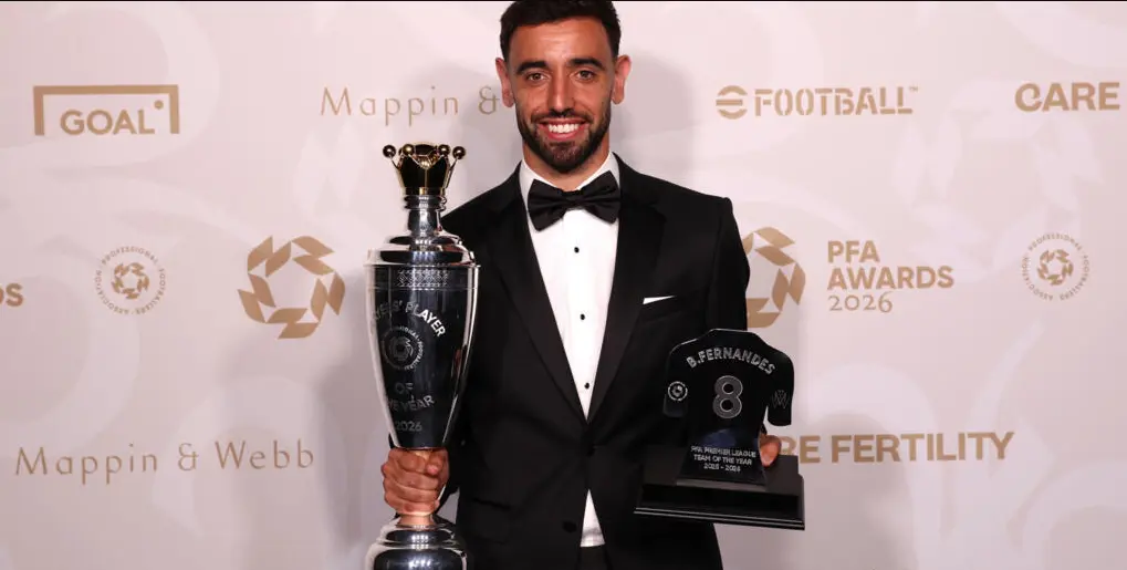 التفوق على بطل الدوري الإنجليزي الممتاز ديكلان رايس: لاعب وسط مانشستر يونايتد برونو فيرنانديز يُتوج بجائزة لاعب العام من رابطة اللاعبين المحترفين