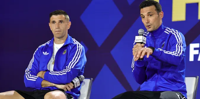 Jurnalis Argentina Mengungkap: Tiga Pemain Alami Tarikan Otot Sebelum Final, Emiliano Martínez Menentang Taktik Scaloni