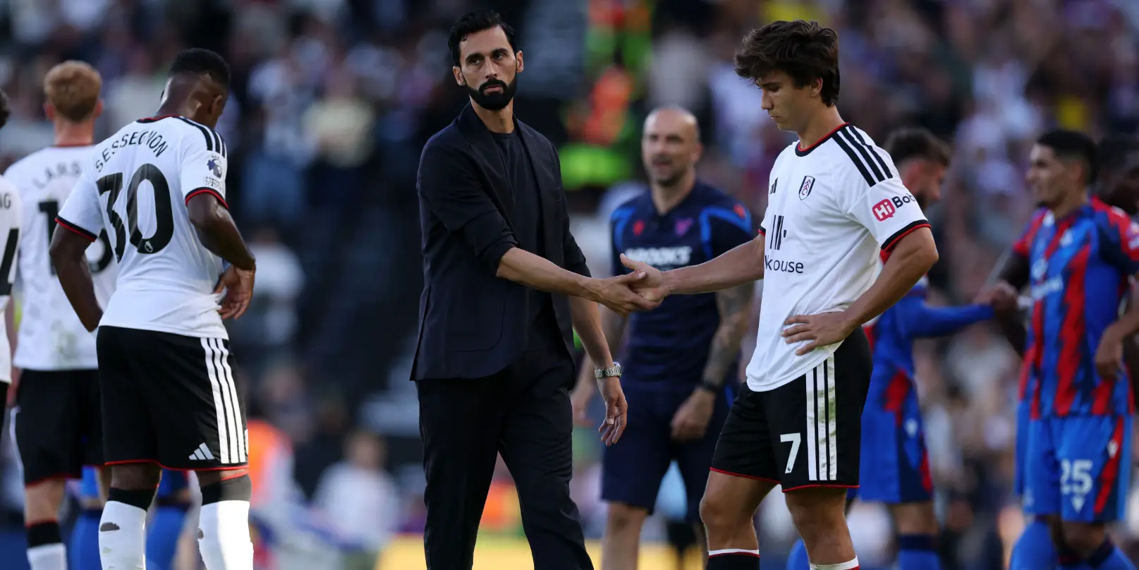 Three Key Players Turn Against Him: Álvaro Arbeloa Could Become the First Premier League Manager to Be Sacked